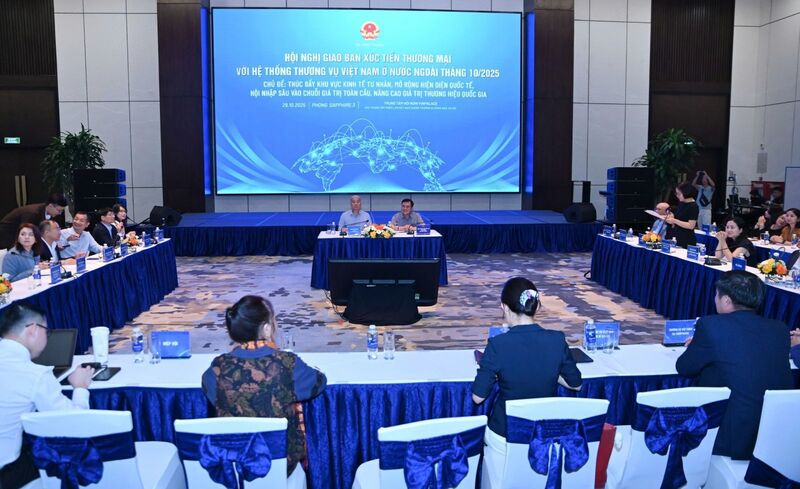 Hội nghị giao ban xúc tiến thương mại với hệ thống thương vụ Việt Nam ở nước ngoài do Cục Xúc tiến thương mại tổ chức nhằm hỗ trợ các doanh nghiệp đẩy mạnh xuất khẩu vào các thị trường tiềm năng. Ảnh: Đ.N