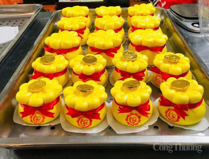 Bánh bao chay túi tiền vàng được nhiều người dân quan tâm.