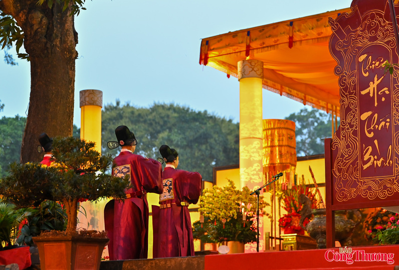 Giám đốc Trung tâm Bảo tồn Di sản Thăng Long - Hà Nội Nguyễn Thanh Quang chia sẻ: Trong không gian linh thiêng của Hoàng thành Thăng Long, lễ dâng hương khai xuân là thời khắc hội tụ và lan tỏa sức mạnh tinh thần của vùng đất kết tinh linh khí, trí tuệ và khát vọng phát triển của dân tộc, nơi kết nối chiều sâu lịch sử, văn hóa với yêu cầu phát triển trong giai đoạn mới.