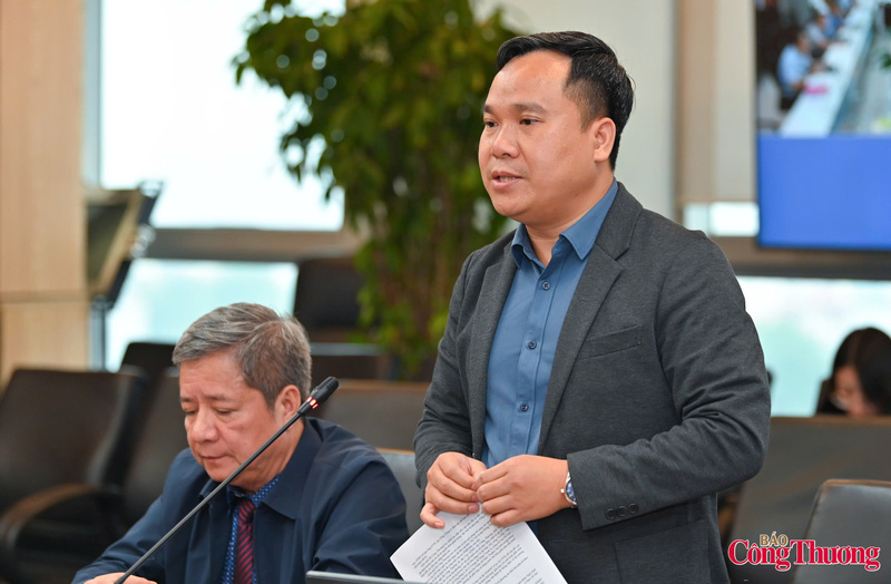 Ông Trịnh Đức Duy - Phó Vụ trưởng Vụ Dầu khí và Than phát biểu tại buổi làm việc. Ảnh: Nam Nguyễn