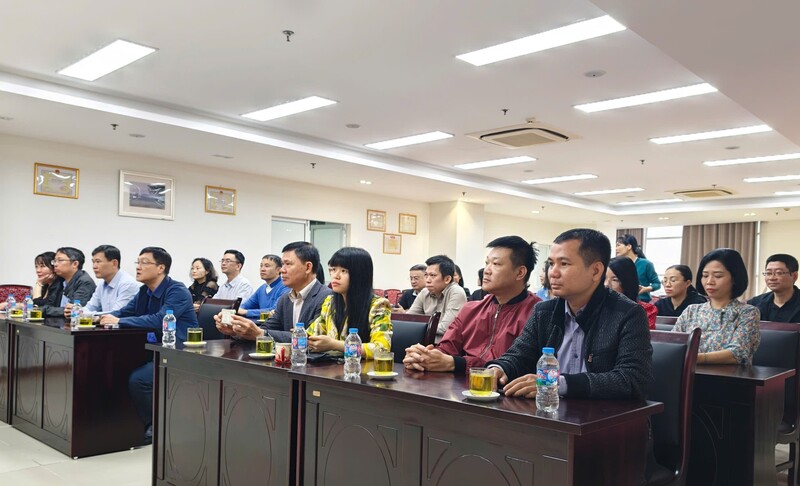 Đảng bộ Trung tâm thông tin Công nghiệp và Thương mại nghiên cứu, học tập, quán triệt và triển khai thực hiện Nghị quyết số 79-NQ/TW của Bộ Chính trị về phát triển kinh tế nhà nước; Nghị quyết số 80-NQ/TW của Bộ Chính trị về phát triển văn hóa Việt Nam.