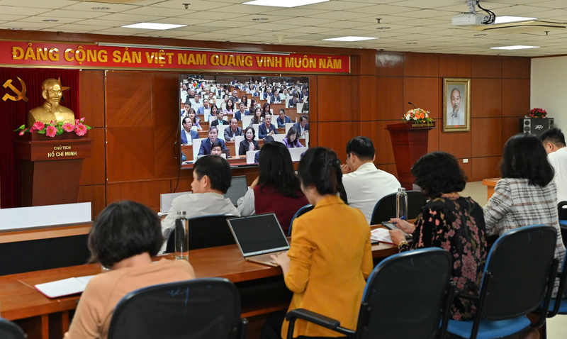 Đại biểu lắng nghe các chuyên đề tại hội nghị.