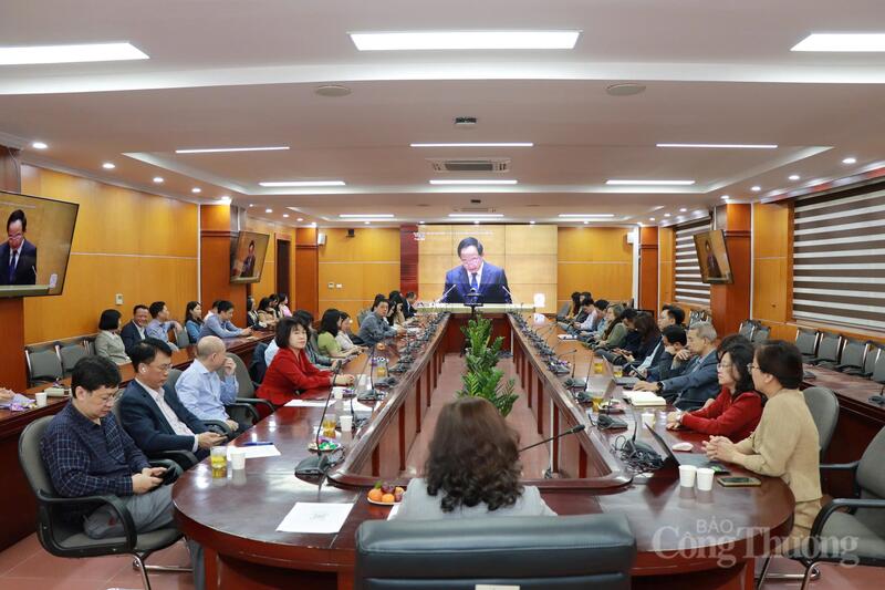 Các đại biểu nghe chuyên đề "Nội dung trọng tâm, cốt lõi của Nghị quyết số 80-NQ/TW, ngày 7/1/2026 của Bộ Chính trị về phát triển văn hóa Việt Nam" do đồng chí Trịnh Văn Quyết, Ủy viên Bộ Chính trị, Bí thư Trung ương Đảng, Trưởng ban Tuyên giáo và Dân vận Trung ương truyền đạt.