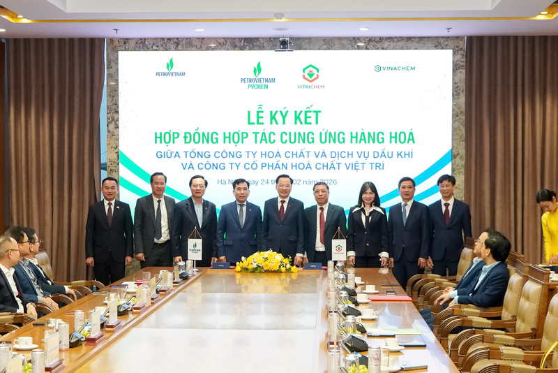 Lễ ký kết Hợp đồng hợp tác cung ứng xút lỏng (NaOH) cho Nhà máy Lọc hóa dầu Nghi Sơn giữa Vitrichem và PVChem.