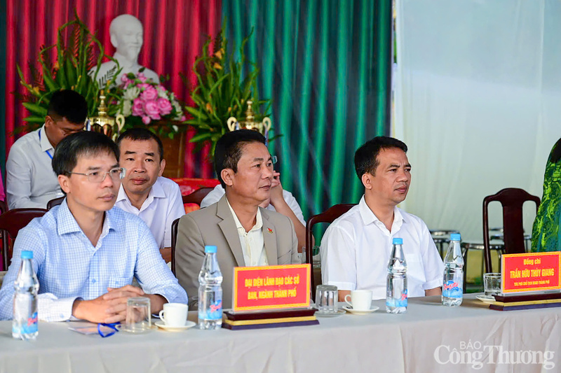 Lãnh đạo thành phố và địa phương tham gia tại lễ hội