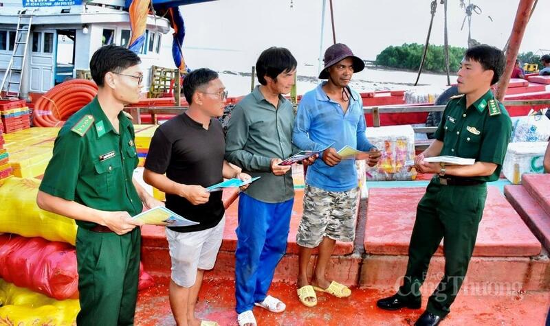 Tuyên truyền được xác định là giải pháp căn cơ, đi trước một bước. Ảnh: Khánh Ngọc