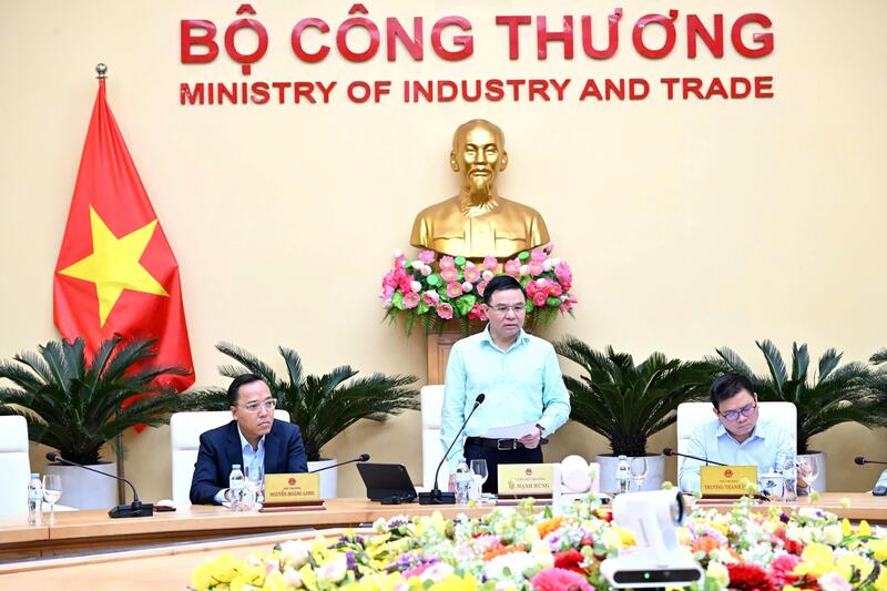 Quyền Bộ trưởng Lê Mạnh Hùng kết luận hội nghị.