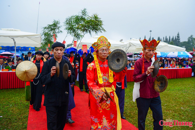 Trong nhiều năm qua, đây là điểm hội tụ của gần 40 dân tộc anh em vùng ATK Định Hóa (Thái Nguyên) và ATK Tân Trào (Tuyên Quang), mở ra không gian giao lưu văn hóa, liên kết phát triển du lịch cửa ngõ Tây Bắc.