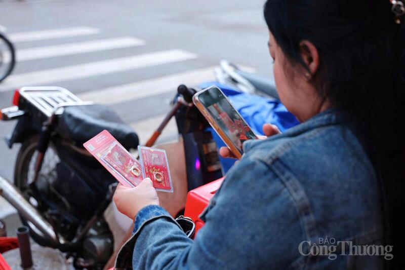 Theo chị, việc mua vàng ngày vía Thần Tài đã thành thói quen nhiều năm, chủ yếu để cầu mong công việc thuận lợi và tạo động lực tích lũy.