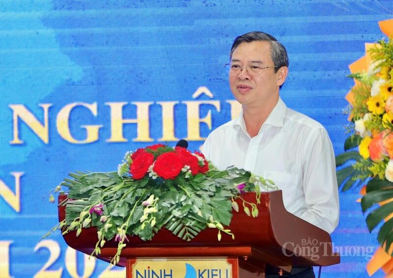 Ông Trương Cảnh Tuyên, Chủ tịch UBND TP. Cần Thơ phát biểu tại buổi gặp gỡ