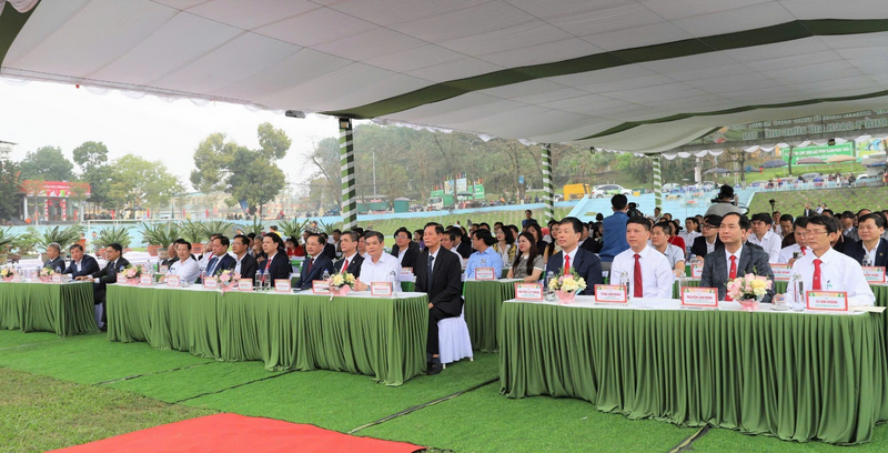 Các đại biểu tham dự lễ hội.