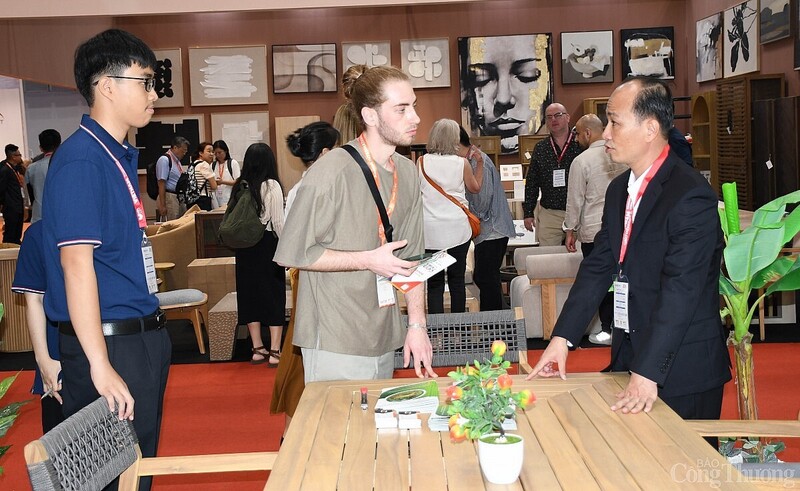 Doanh nghiệp Việt gặp gỡ, tìm kiếm đối tác, mở rộng thị trường và gia tăng đơn hàng quốc tế tại VIFA EXPO 2025.