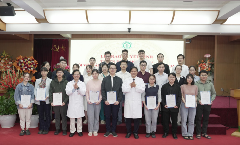 Các bác sĩ nội trú chính thức nhận nhiệm vụ trong dịp ngày 27/2. Ảnh: Thế Anh