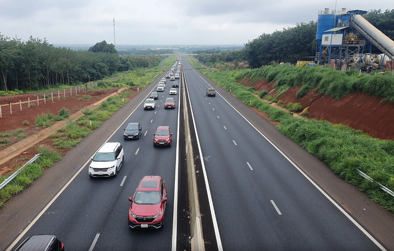 Một đoạn cao tốc Phan Thiết - Dầu Giây - Ảnh: Lê Lâm