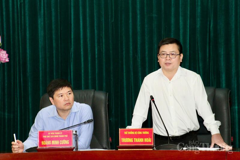 Thứ trưởng Bộ Công Thương Trương Thanh Hoài làm việc với Hải Phòng về vận hành bộ máy chính quyền địa phương 2 cấp, đánh giá cao tốc độ phát triển kinh tế của Hải Phòng, trong đó có lĩnh vực công nghiệp.