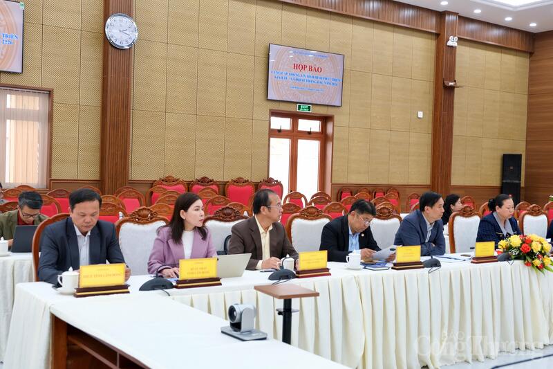 Lãnh đạo các sở, ngành dự hội nghị. Ảnh: Minh An