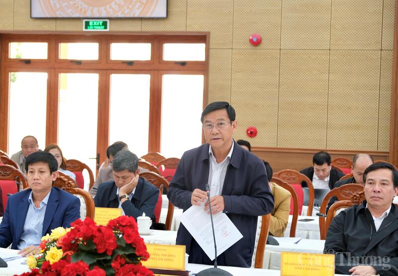 Ông Võ Công Tuấn, Phó Giám đốc Sở Công Thương trả lời câu hỏi của phóng viên. Ảnh: Minh An