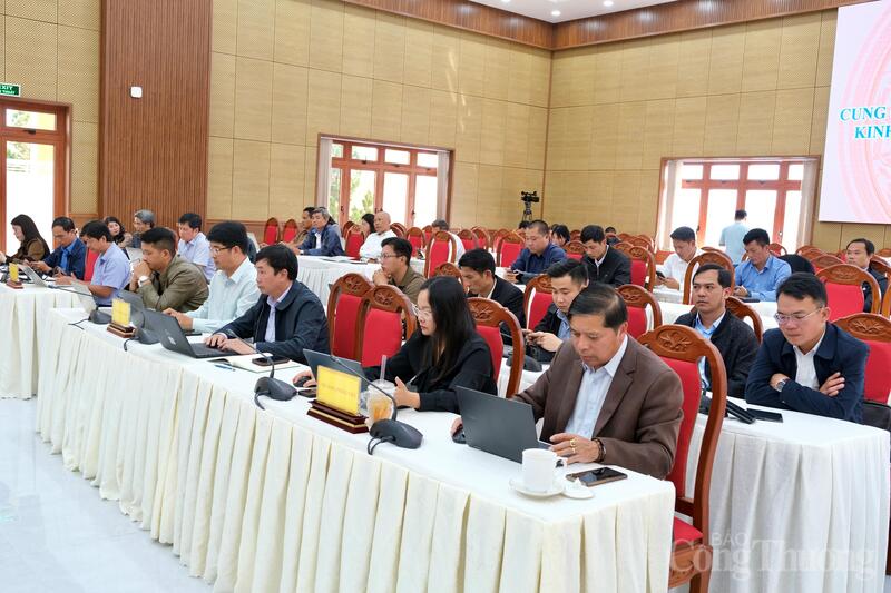 Đại diện các cơ quan báo chí trong và ngoài tỉnh tham dự hội nghị. Ảnh: Minh An