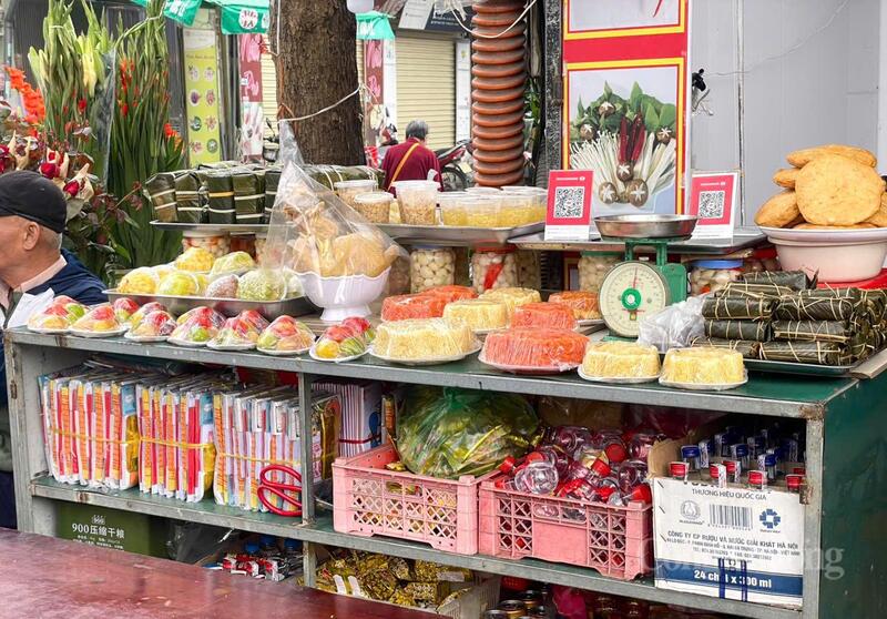 Різноманітний ринок з пропозиціями під час свята повного місяця за місячним Новим роком - 3