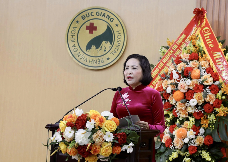 Phó Chủ tịch Quốc hội Nguyễn Thị Thanh phát biểu chúc mừng Ngày Thầy thuốc Việt Nam tại Bệnh viện Đa khoa Đức Giang.