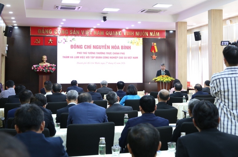 Tổng Giám đốc Tập đoàn Công nghiệp Cao su Việt Nam Lê Thanh Hưng báo cáo tại buổi làm việc. Ảnh: VGP/Nguyễn Hoàng