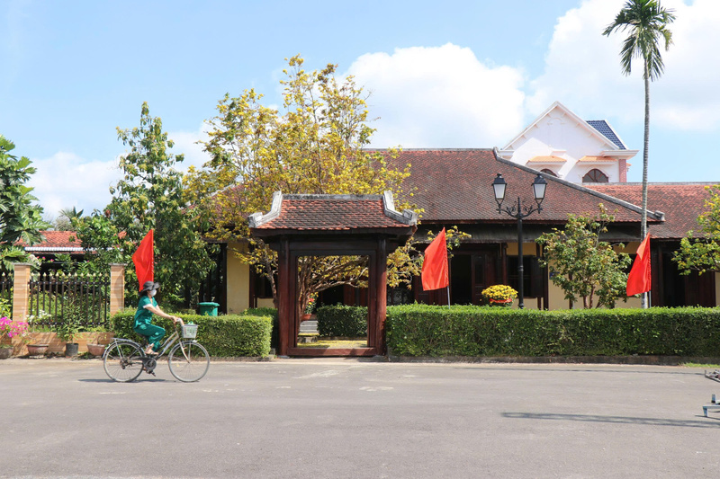 Khu tưởng niệm yên bình mà trang nghiêm, nơi lưu giữ những tư liệu quý về một người con ưu tú của quê hương núi Ấn - sông Trà. Ảnh: Nguyễn Dương