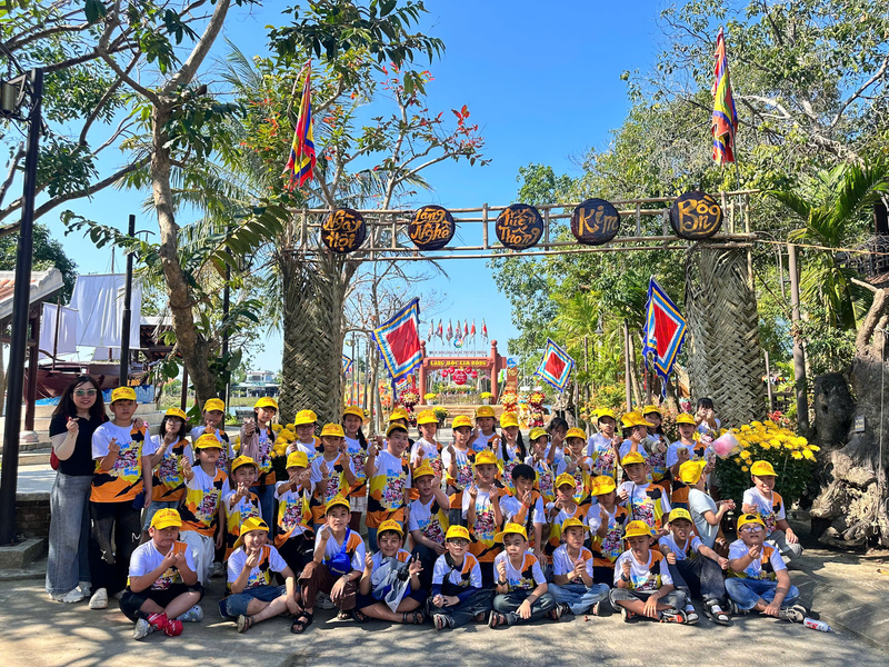 Lễ tế Tiền hiền Kim Bồng và Ngày hội làng nghề truyền thống Kim Bồng mở ra một không gian du xuân rất riêng, nơi du khách tiếp cận chiều sâu tín ngưỡng, nghề nghiệp và đời sống làng quê Hội An giữa không khí Tết còn vẹn nguyên. Ảnh: Diễm Phúc