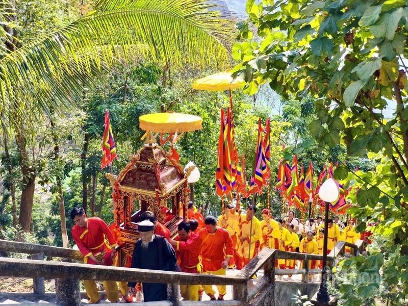 Các nghi thức được tổ chức trang nghiêm, thể hiện đạo lý “uống nước nhớ nguồn”, tôn vinh truyền thống lịch sử hào hùng của dân tộc.