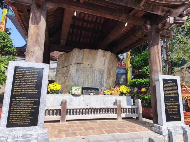 Bia đá tại Đền thờ Vua Lê Thái Tổ mang đậm giá trị về lịch sử và văn hóa.