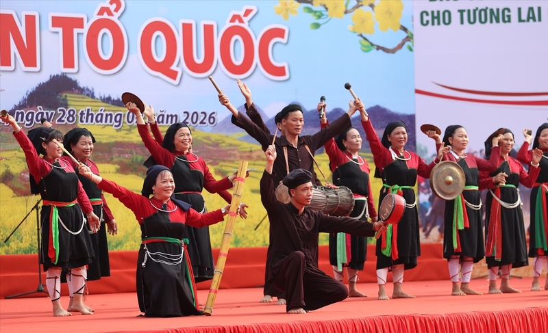 Tiết mục biểu diễn văn nghệ tại ngày hội.