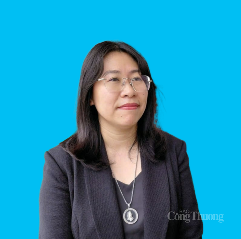 PGS. TS Lê Minh Thùy, Trưởng nhóm nghiên cứu RF tại Phòng thí nghiệm nghiên cứu Cảm biến, Trường Điện – Điện tử, Đại học Bách khoa Hà Nội. Ảnh: Nguyễn Hạnh