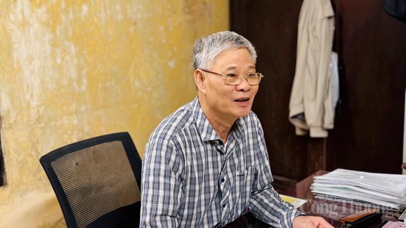 Ông Nguyễn Văn Hùng - Chủ tịch Hội Làng nghề lụa Vạn Phúc. Ảnh: Nhật Chi