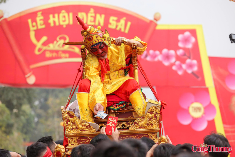 Lễ hội đền Sái vốn được xem như một biểu tượng văn hóa truyền thống gắn với tín ngưỡng thờ Đức Huyền Thiên Trấn Vũ - vị thần được tôn kính là bậc thánh linh phù trợ cho Vua An Dương Vương trong truyền thuyết xây dựng thành Cổ Loa; nghi lễ này vừa là sinh hoạt tín ngưỡng, vừa là diễn xướng văn hóa dân gian độc đáo.