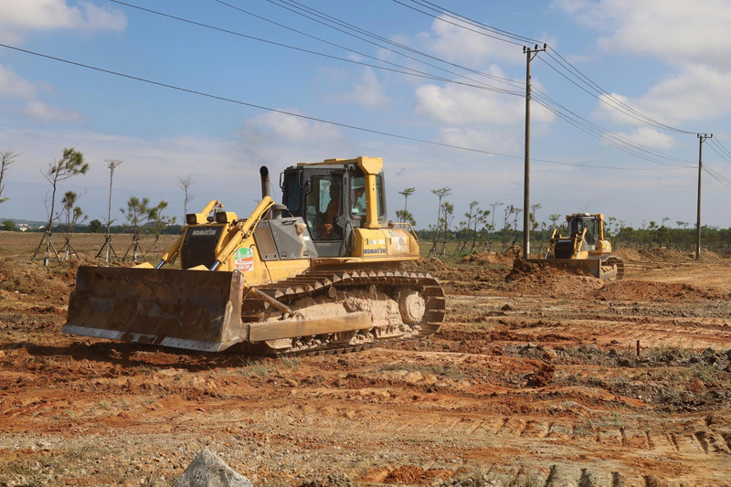 Việc đẩy nhanh thi công những ngày đầu năm thể hiện rõ quyết tâm hoàn thành mục tiêu giải ngân 100% vốn đầu tư công của Quảng Ngãi. Ảnh: Nguyễn Dương