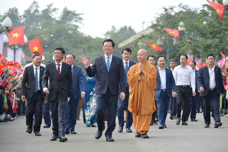 Phó Thủ tướng Mai Văn Chính và các đại biểu tham dự ngày hội.