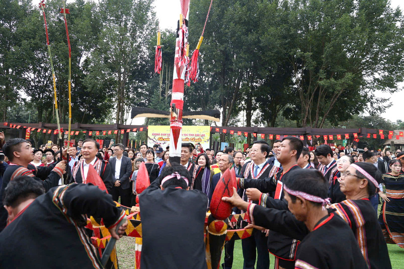 Các đại biểu tham dự nghi lễ cầu mùa, cầu an và Ngày hội của buôn làng Tây Nguyên.