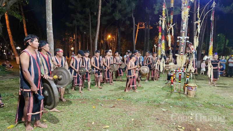 Chương trình “Cồng chiêng cuối tuần - Thưởng thức và trải nghiệm” sẽ diễn ra định kỳ từ 19 giờ đến 21 giờ tối thứ Bảy hằng tuần.