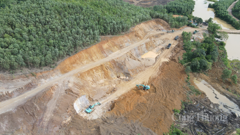 Ngành khai khoáng giảm do chịu tác động không nhỏ từ chu kỳ của kỳ nghỉ tết Nguyên đán. Ảnh: Trọng Tùng