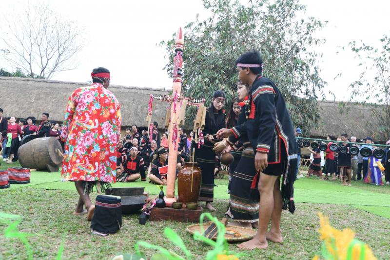 Nghi lễ cầu mùa của đồng bào dân tộc Tây Nguyên tại Hà Nội. Ảnh: Hoa Nguyễn