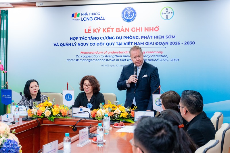 Ông James Alexander - Giám đốc nhánh Dược phẩm Bayer Việt Nam phát biểu.