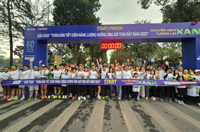 Hơn 1.000 người tham gia chạy Hưởng ứng chiến dịch Giờ Trái đất năm 2025. Ảnh: Thu Hường