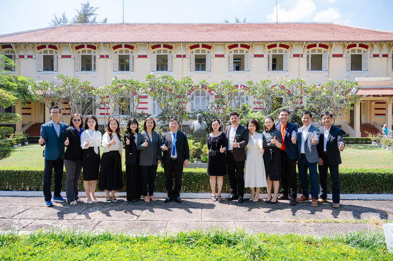 Lãnh đạo Viện Pasteur TP. Hồ Chí Minh cùng đoàn đại biểu Long Châu đã tham quan viện nghiên cứu, chia sẻ kinh nghiệm về y tế dự phòng.