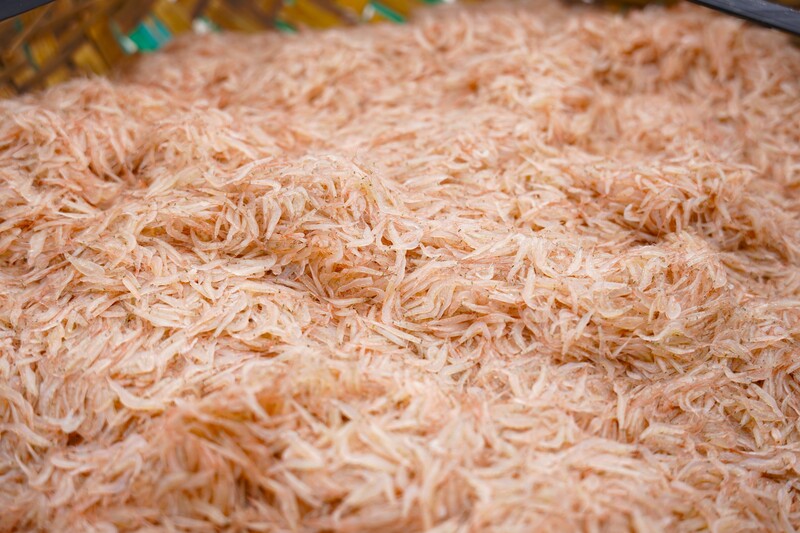 Mỗi kg ruốc tươi có giá từ 20 - 25 nghìn đồng, ruốc khô có giá từ 75 - 80 nghìn đồng. Ảnh: Nguyễn Dương