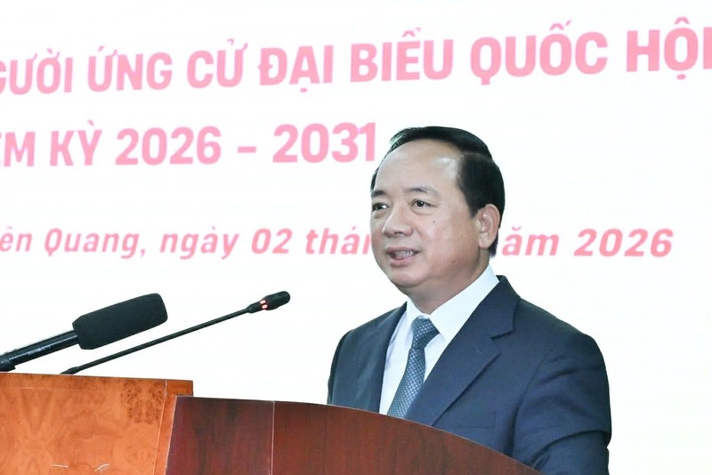 Đồng chí Trịnh Văn Quyết, ứng cử viên đại biểu Quốc hội khóa XVI trình bày chương trình hành động tại hội nghị tiếp xúc cử tri. Ảnh: Liên Việt