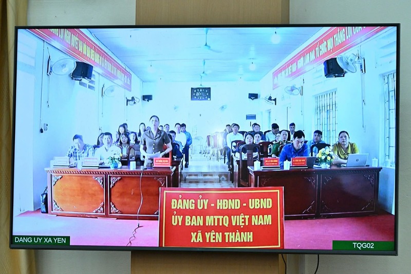 Cử tri xã Yên Thành phát biểu. Ảnh: Liên Việt