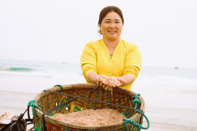 Nụ cười bội thu mùa ruốc biển. Ảnh: Nguyễn Dương