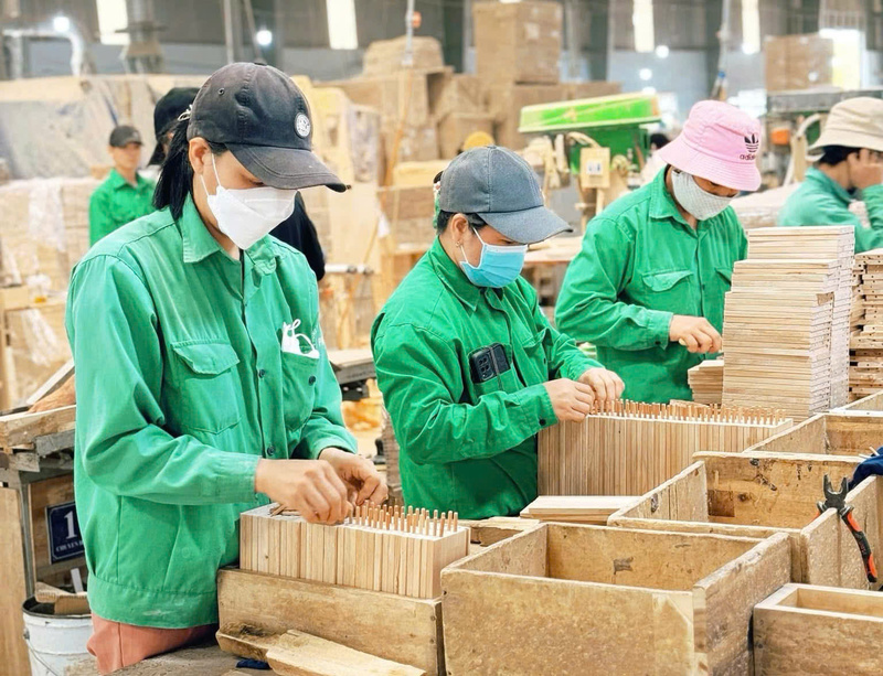 Không khí sản xuất sôi động cũng diễn ra tại Công ty TNHH Sản xuất thương mại và xây dựng Thiên Phát. Ảnh: ĐVCC