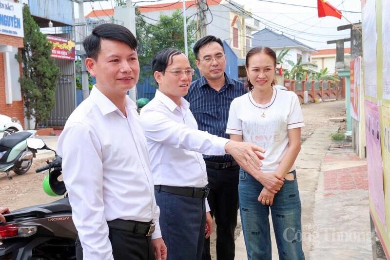 Đoàn kiểm tra công tác bầu cử phường Nam Triệu, TP. Hải Phòng kiểm tra tại khu vực bỏ phiếu bầu cử đại biểu Quốc hội khóa XVI và HĐND các cấp nhiệm kỳ 2026-2031 số 15 trên địa bàn phường.