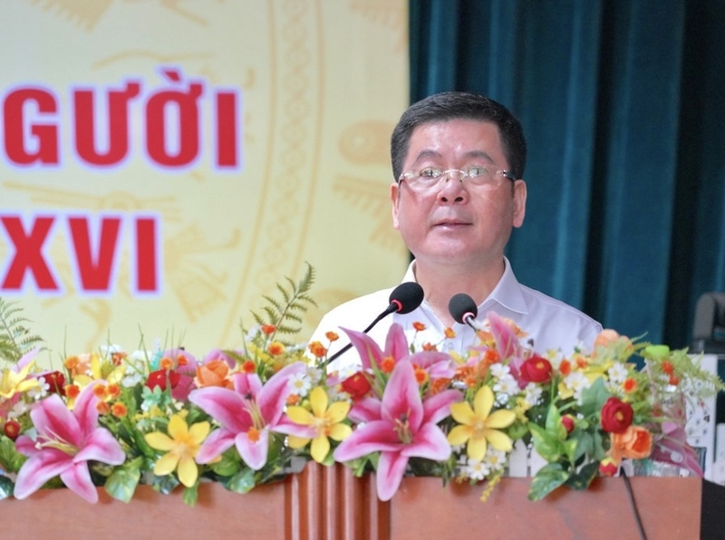 Phó Bí thư Đảng uỷ Quốc hội Nguyễn Hồng Diên trình bày chương trình hành động tại hội nghị.