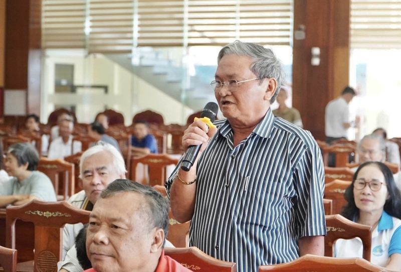 Cử tri phường Quy Nhơn kiến nghị tại hội nghị.